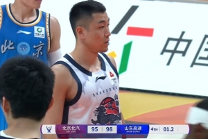 關(guān)鍵時(shí)刻三分+兩罰定勝局！高詩巖4中2拿到8分5板8助