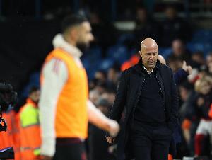 郵報：利物浦全面內(nèi)訌！薩拉赫明逼宮斯洛特，后者遇生涯最大挑戰(zhàn)