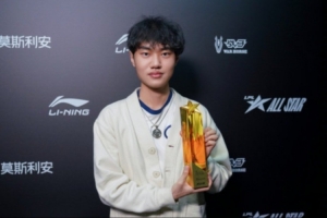 Tian說要疊踢踏舞“你兵都不讓”；左手回復(fù)Tian：我要吸血啊兄弟