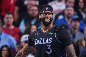 擎天白玉柱！濃眉一掃昨日陰霾19中14拿下29分8板2斷1帽閃爆全場(chǎng)