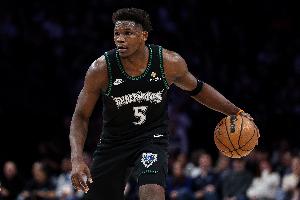 11中3僅拿15分&5失誤！媒體人：華子打得什么玩意 有什么心事嗎？