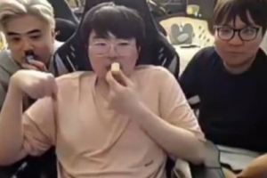 姿態(tài)問朱開當(dāng)年什么身份混進(jìn)IG？朱開：當(dāng)時(shí)說教練 挺不正規(guī)的！