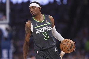 獲勝功臣！麥克丹尼爾斯13中10高效砍下27分 第三節(jié)5中5獨得12分