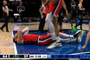 蘭德爾肘到祖巴茨吹后者防守犯規(guī) 快船挑戰(zhàn)成功改判進攻犯規(guī)