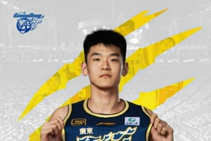 媒體人：王洪澤這樣的年輕人要多留在場(chǎng)上 不能過(guò)快犯規(guī)限制手腳