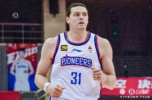 難阻失利！大衛(wèi)·詹姆斯16中6空砍15分14板8助準三雙 也有6失誤