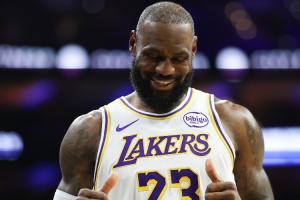 狀態(tài)回暖！吧友們來預(yù)測一下詹姆斯本賽季的數(shù)據(jù)吧！