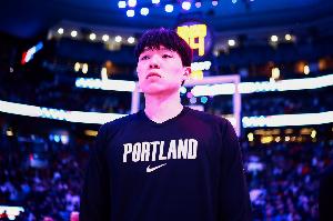 面子給足！開拓者官方：楊瀚森迎來(lái)職業(yè)生涯首次首發(fā)