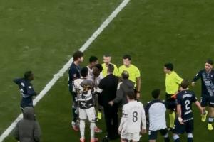 上頭貝林厄姆賽后還找裁判理論，被維尼修斯勸回