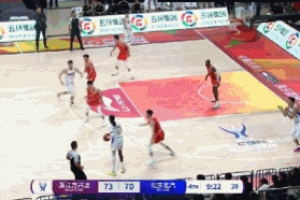 扮演奇兵但未能救主！張知垚替補(bǔ)12中6拿到14分6板2助 搶3前場(chǎng)板