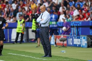 羅體：斯帕萊蒂在那不勒斯主場遭遇噓聲，抵達(dá)機場和酒店時也被噓