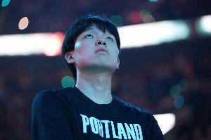 完全不在一個級別！楊瀚森毫無比賽感覺 首次首發(fā)半場8分鐘1板4犯