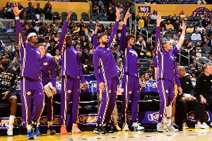 戰(zhàn)76人替補僅10分創(chuàng)新低！賽季至今湖人替補場均24.2分 聯(lián)盟倒一