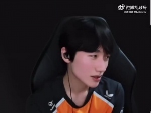 Peanut：Zeus絕對(duì)是天賦型選手，對(duì)換線的概念十分了解