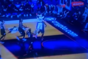 夸梅：詹姆斯丟球打人十步上籃得分 歷史得分王動作多么“優(yōu)雅”