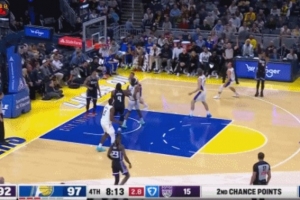 出手后原地劈腿凝視！威少飆中關(guān)鍵三分 國王縮小分差至2分