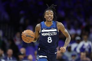 改判！馬威打到海蘭德吹進(jìn)攻犯規(guī) 太陽挑戰(zhàn)成功改后者防守犯規(guī)