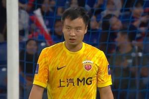 一夫當(dāng)關(guān)！柔佛半場(chǎng)轟20次打門，陳威5撲救獻(xiàn)神撲力保城門不失！