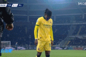 半小時(shí)傷退！萊奧射門后出現(xiàn)受傷情況，被里奇換下