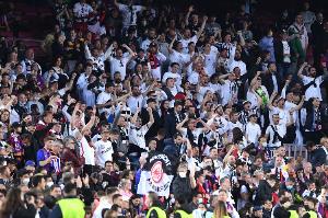 世體：巴薩只給法蘭克福球迷2400張票，但有1000名無票球迷來客場