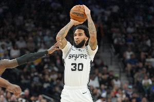 真射手！朱利安·尚帕尼三分9中5拿到17分6板3助2斷 正負值+13