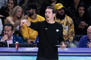 雷迪克：球員會(huì)看社媒正面和負(fù)面評(píng)論 讓他們保持平穩(wěn)心態(tài)很難