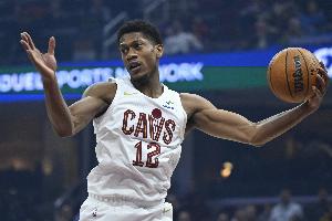 亨特：我們對(duì)球隊(duì)表現(xiàn)和排名都不滿意 每個(gè)人都會(huì)承擔(dān)起責(zé)任