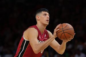 咋就一球投不進(jìn)呢？豐泰基奧半場(chǎng)8分鐘 5中0一分未得&僅拿2助