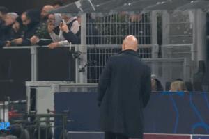 心事重重？利物浦點(diǎn)射絕殺，斯洛特低頭踱步雙手插兜沒有慶祝