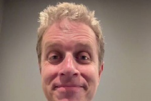 TGA創(chuàng)始人杰夫問候中國玩家：TGA當(dāng)日會(huì)有《影之刃零》和《生化9》的更多消息，大家記得收看直播