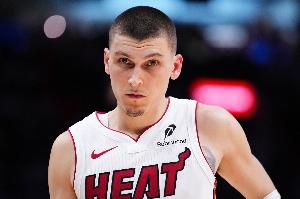 解說：熱火現(xiàn)在的比賽風(fēng)格 希羅進(jìn)攻端不適應(yīng) 防守端也頂不住壓力