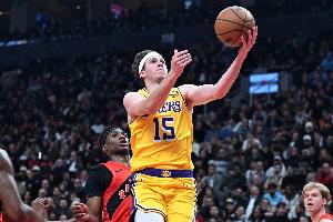 雷迪克：降低姿態(tài)張開雙臂防守效果更好 里夫斯做得非常好！