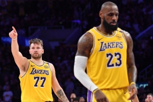 楊毅：從賽季開(kāi)始就說(shuō)了湖人防守是核心問(wèn)題 首發(fā)誰(shuí)都是一步被過(guò)