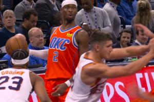 殺人啦？阿倫惡意肘擊切特 亞歷山大看呆了......