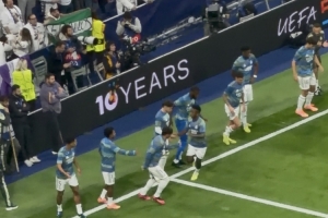 賽前熱身階段，皇馬球迷喊話球員：拿出你們的勇氣來