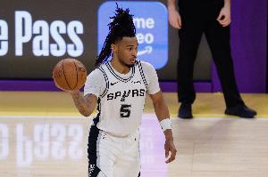 凱爾登·約翰遜談卡斯?fàn)枺宏P(guān)鍵球員會(huì)在關(guān)鍵時(shí)刻站出來(lái) 為他自豪