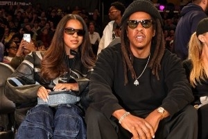 超越年齡的成熟！JAY-Z帶女兒BLUE觀戰(zhàn)湖人 氣質(zhì)與時(shí)尚感俱佳