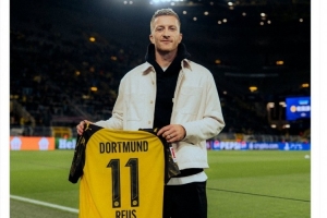 致敬傳奇！多特為購買主場球衣的球迷免費(fèi)提供羅伊斯印號