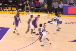 請叫我鷹眼！斯瑪特底角接詹姆斯妙傳 射落本場個人第8記三分