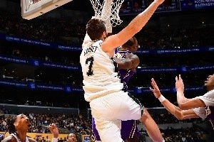 41歲仍能飛！詹姆斯INS轉(zhuǎn)發(fā)今日暴力隔扣科內(nèi)特相關(guān)動(dòng)態(tài)