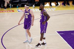 5263萬！蒂格：詹姆斯影響湖人引援 因?yàn)樗紦?jù)了大量的薪資空間