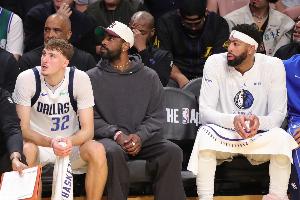 還未合體！美記：獨行俠想先觀察三狀元的表現(xiàn)再決定是否交易濃眉