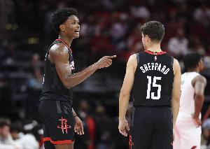 阿門(mén)：不會(huì)抱怨謝潑德的投籃選擇 從中圈出手也是個(gè)好球