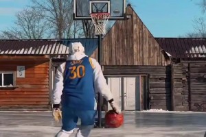 你還真別說！這哥們打球應(yīng)該比庫里本人還“絲滑”