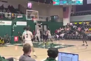 這對抗+腳步！王俊杰左手挑籃&連續(xù)滯空上籃生涯新高23分